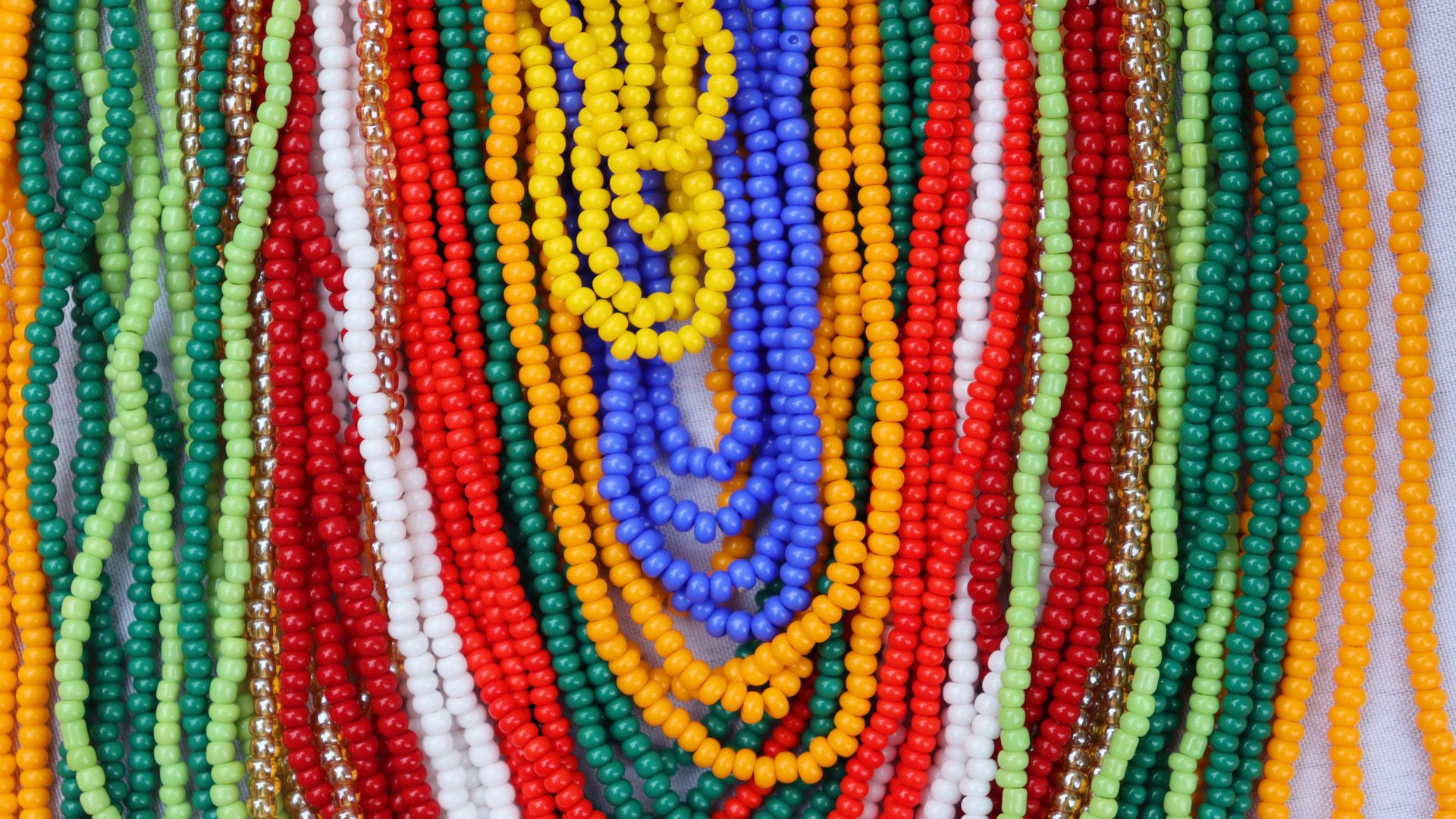 Bead necklace made by the artisans of the Awajún community of Amarno