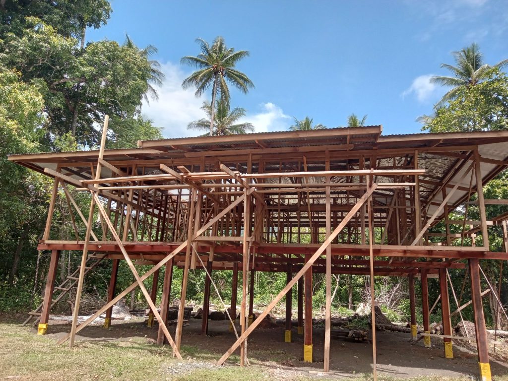 Construction taking place of a brand new Rainforest Lab in Wabumari.