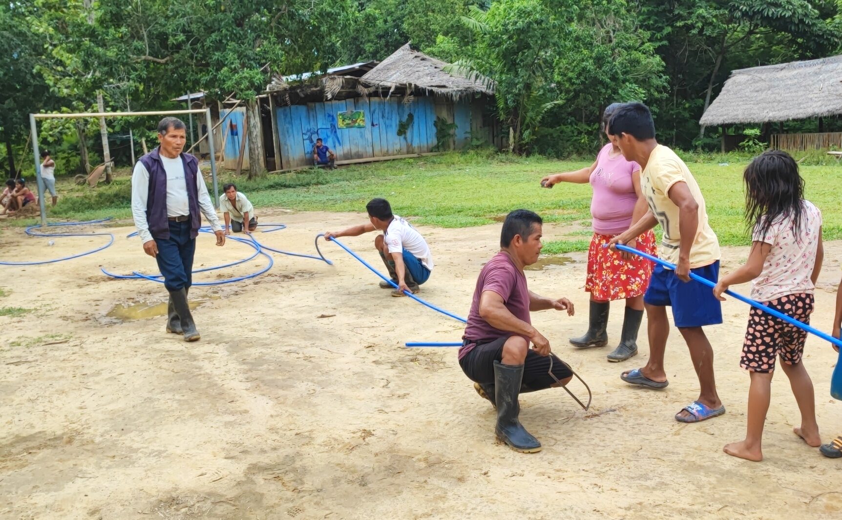 Members of Tsutsum installing hoses.