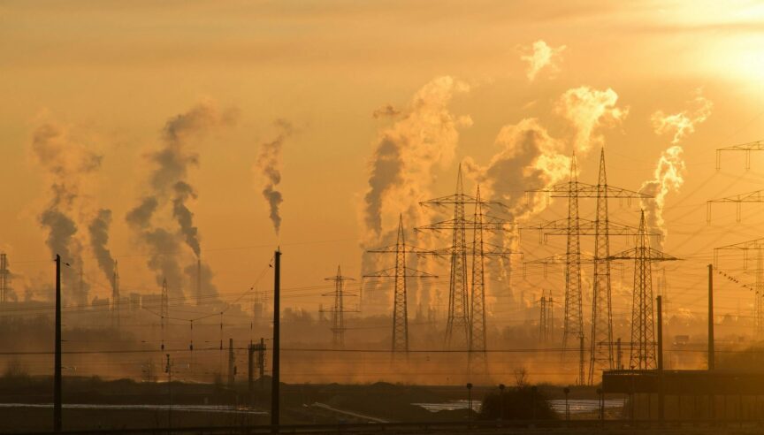 Electric towers at dusk. image by Pixabay.