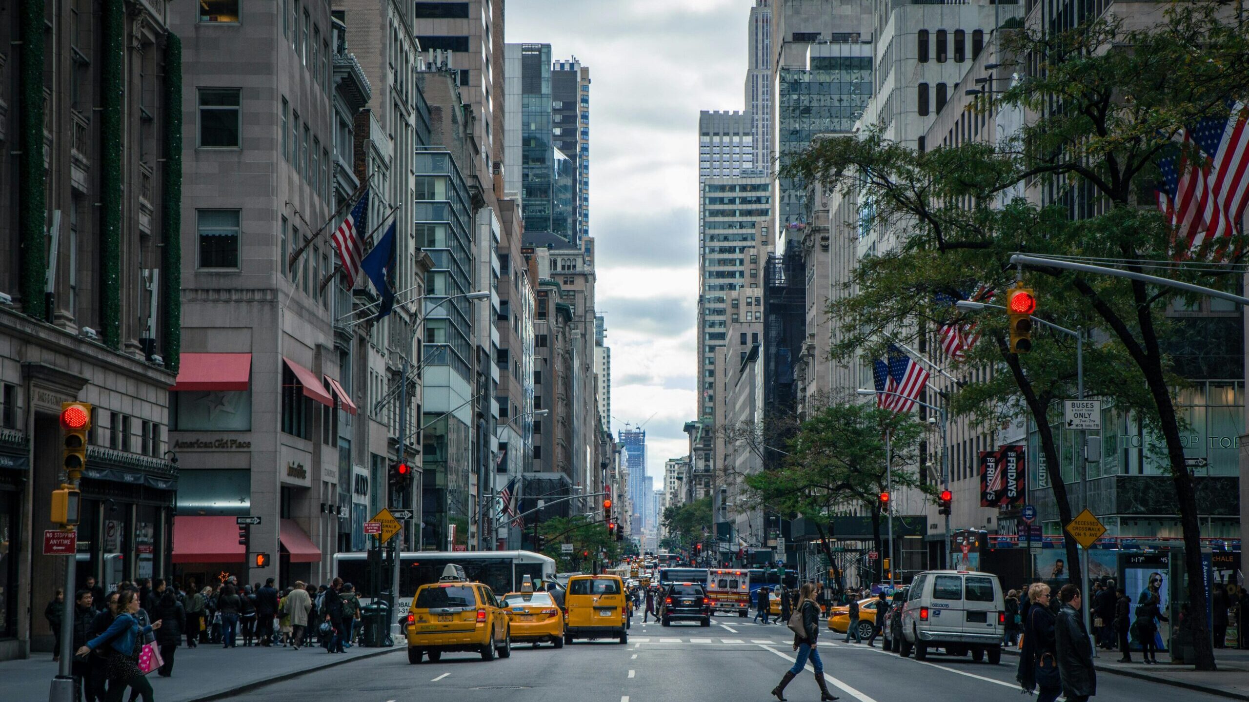 New York City street photo, captured by Nout Gons.