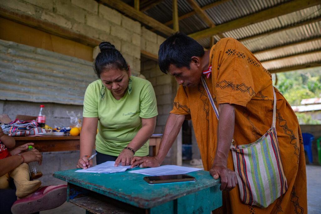 Marianela Santos and a community leader working together on Pilot processes.
